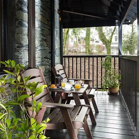 Apartment River Falls View